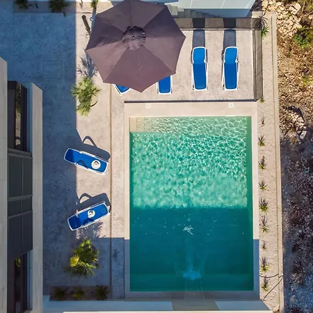 Delux View Villa *