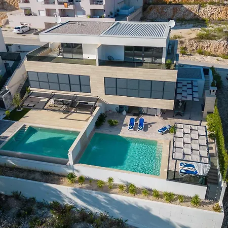 Delux View Villa *