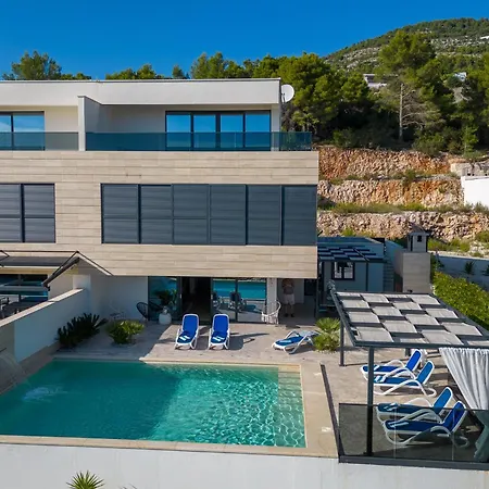 Delux View Villa *