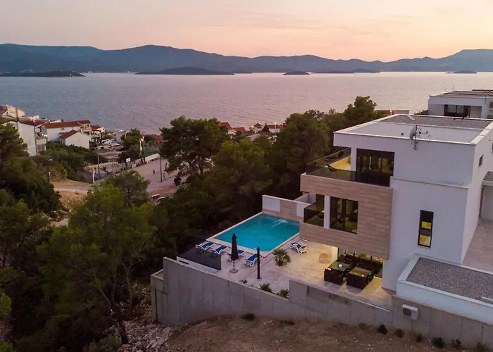 Delux View Villa Komarna