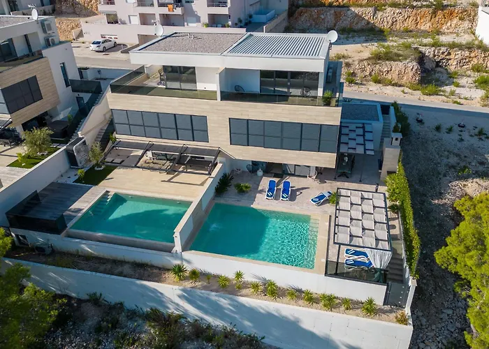 Delux View Villa *