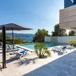 Delux View Villa Komarna