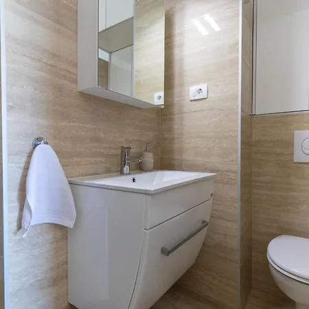 Delux View * Komarna