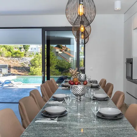 Delux View * Komarna