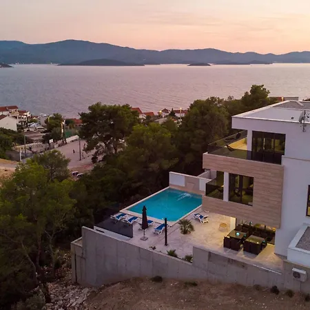 Delux View Vila Komarna