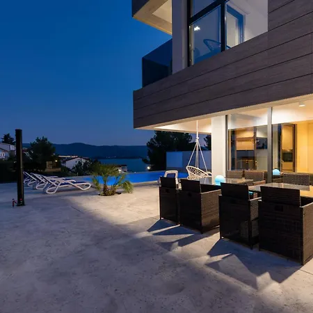 Delux View * Komarna