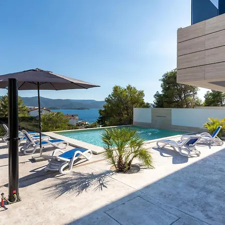 Delux View Villa Komarna