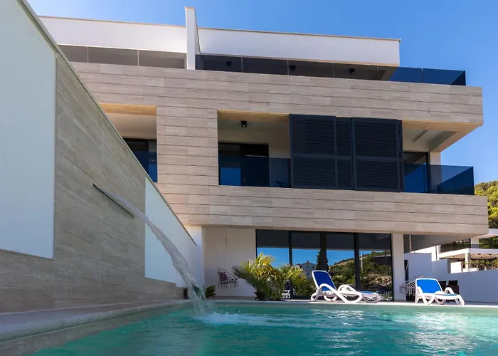 Delux View וילה קומרנה