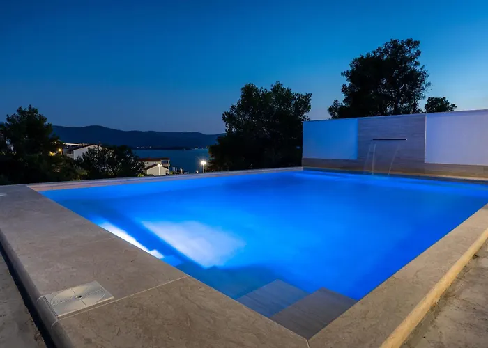 וילה Delux View קומרנה