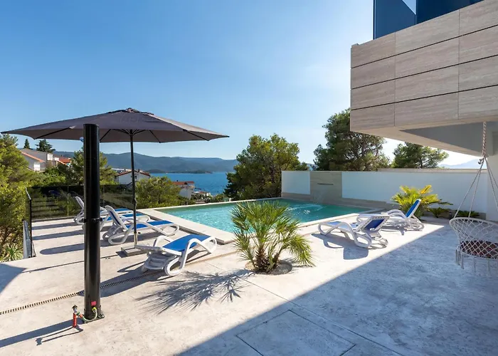 Delux View וילה קומרנה